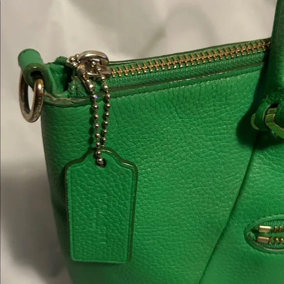 Coach Vibrant Green Leather Shoulder Bag - Picture 3 of 12